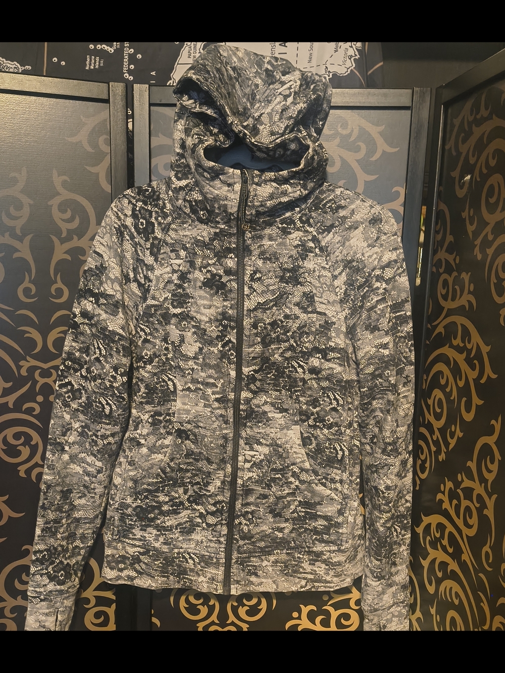 lululemon athletica Women’s Black & Gray Patterned Bomber Jacket